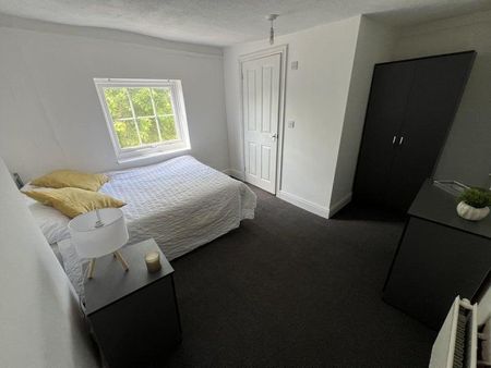 1 bedroom in a house share to rent - Photo 3