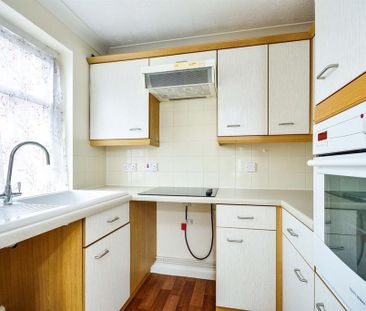 1 bedroom retirement property to rent - Photo 3