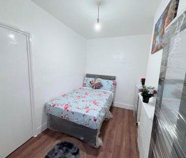 5 bedroom semi-detached house to rent - Photo 4