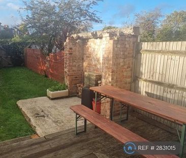 1 bedroom in a house share to rent - Photo 4