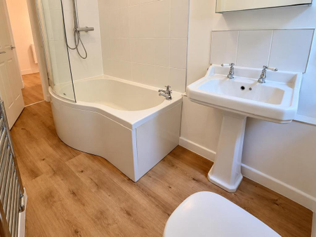2 bedroom flat to rent - Photo 5