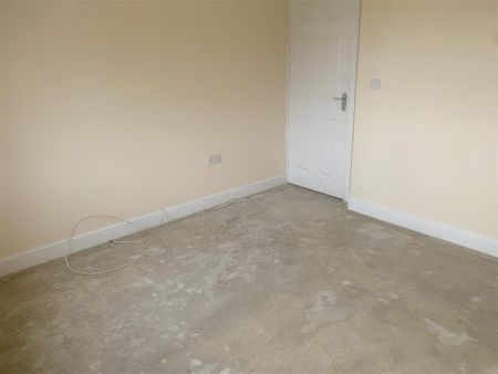 2 bed flat to rent on Ilkeston, Church Street, DE7 - Photo 2