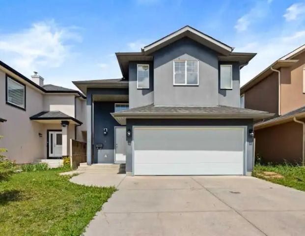 Spacious 3 Bed 2 Bath 2 Living Room House | 127 Tarawood Grove Northeast, Calgary - Photo 1
