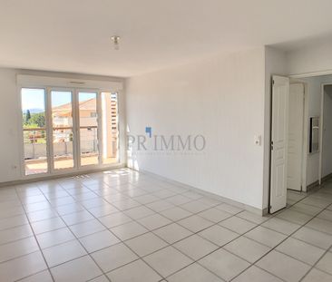 TROIS PIECES - Photo 2