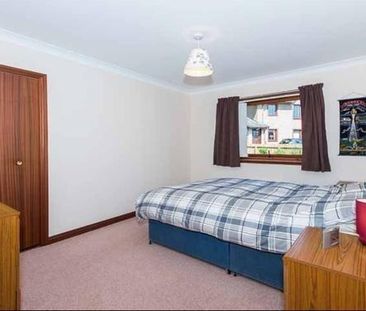 3 bedroom flat to rent - Photo 4