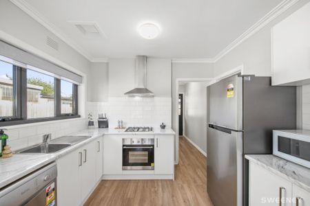 Fully renovated four bedroom oasis in quiet location - Photo 3