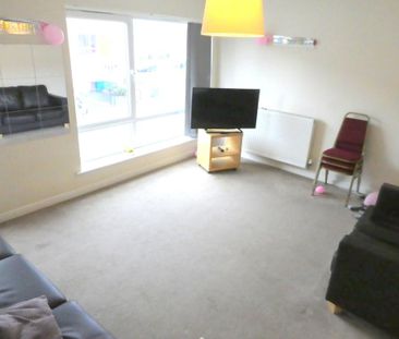 4 bedroom end of terrace house to rent - Photo 1