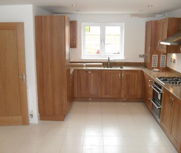 4 bedroom detached house to rent - Photo 2