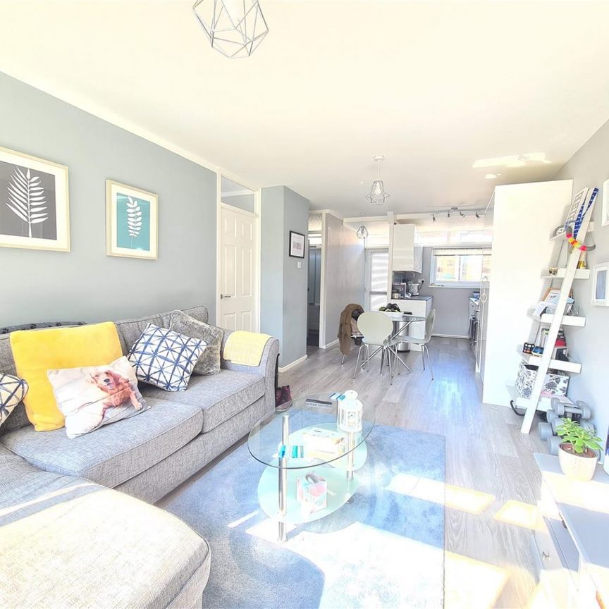 1 bedroom Flat To Let - Photo 1