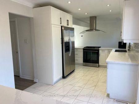For Lease - 70 Beswick Drive, Newmarket, Ontario - Photo 2