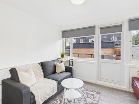 2 bedroom flat to rent - Photo 2