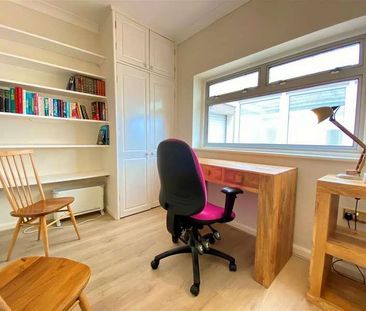 Orchard Drive, Dan Y Graig, Porthcawl, Bridgend, CF36 - Photo 4