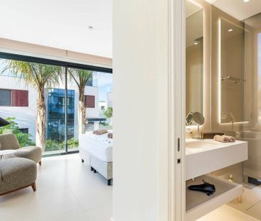4 bedroom luxury Villa for rent in The Golden Mile, Marbella, Andalusia - Photo 2