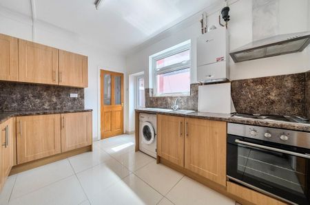 3 bedroom terraced house to rent - Photo 5