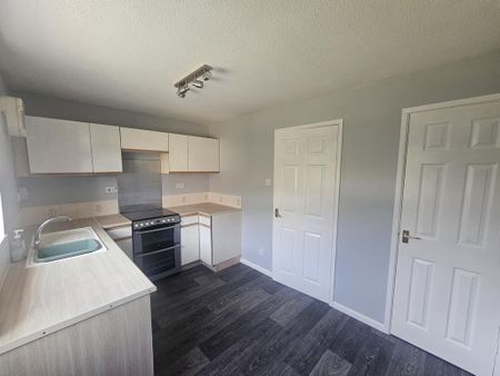 2 bedroom semi-detached house to rent - Photo 5