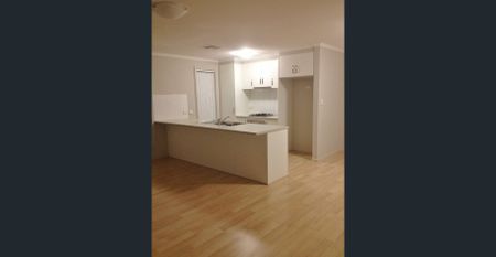 4 BR, 2 BATHROOM HOME IN PREMIUM LOCATION! - Photo 3