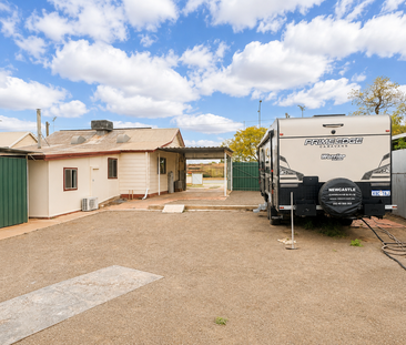 Freshly Renovated 3-Bedroom Home with Huge Workshop & Parking - Photo 5