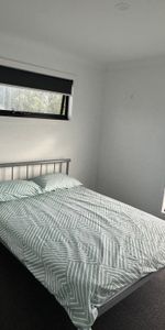 Cranbourne East - Photo 3