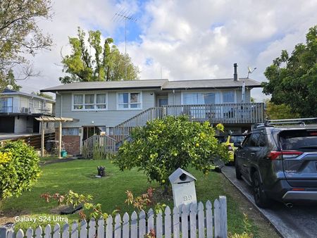 Charming 4BR Family Home in Hillsborough - Photo 4