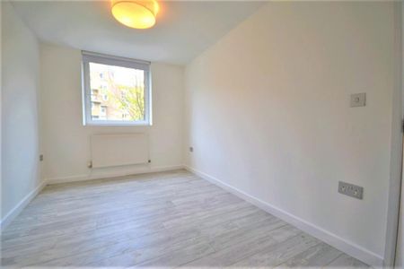 3 bedroom flat to rent - Photo 2