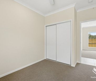 Brand New 4 Bedder Family House unbeatable LOW Price $630 pw - Photo 4