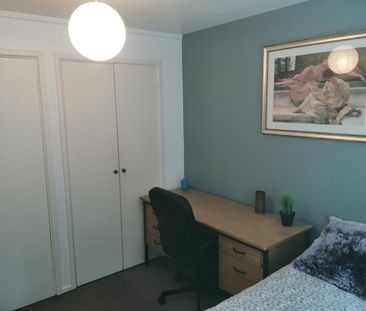 6 Bed End Terrace, Renelagh Gardens, SO15 - Photo 2