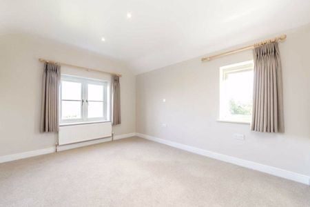 Halliford Road, Lower Sunbury, TW16 - Photo 3