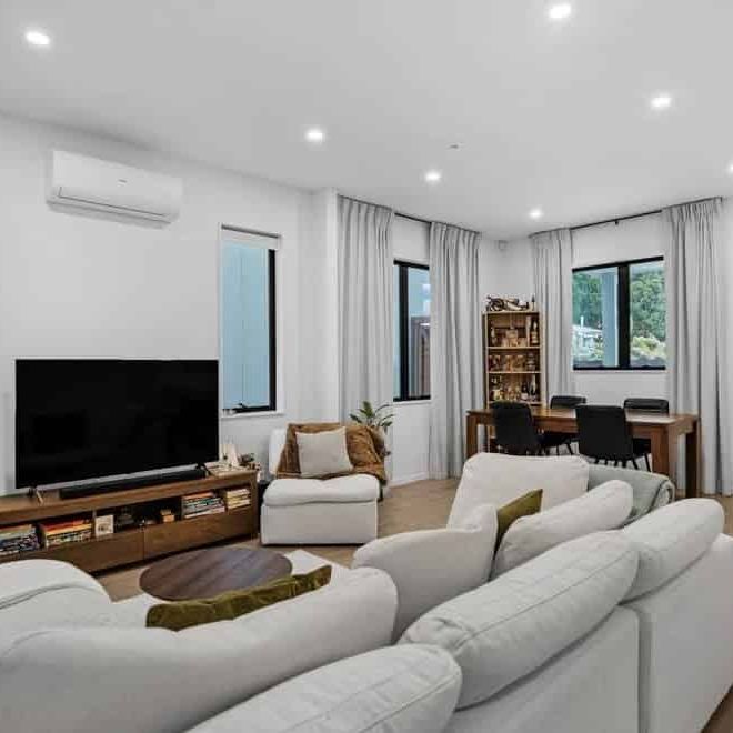 MANUREWA, 3 BEDROOMS - Photo 1