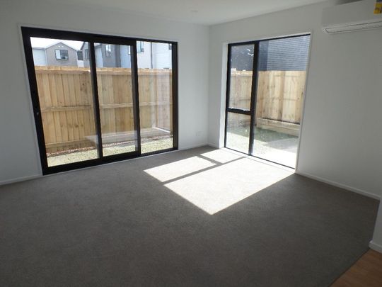 If you’re looking to be impressed, this three bedroom townhouse, set in the desirable suburb of Riccarton Park, is sure to tick all the boxes! - Photo 1