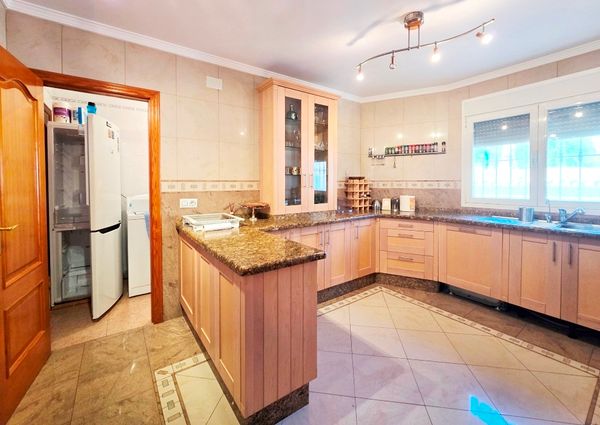 LONG TERM RENTAL Beautiful villa with sea views for rent in Benissa coast with 5 bedrooms.