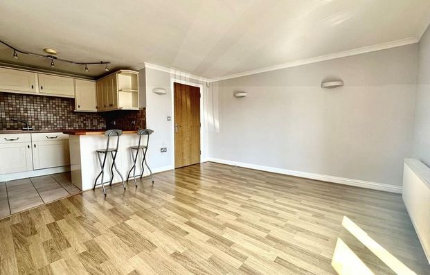 2 bedroom flat to rent - Photo 1