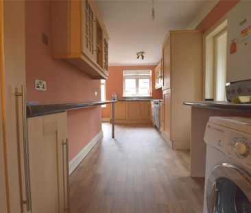 4 bedroom semi-detached house to rent - Photo 3