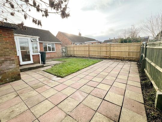 2 bedroom semi-detached bungalow to rent - Photo 1