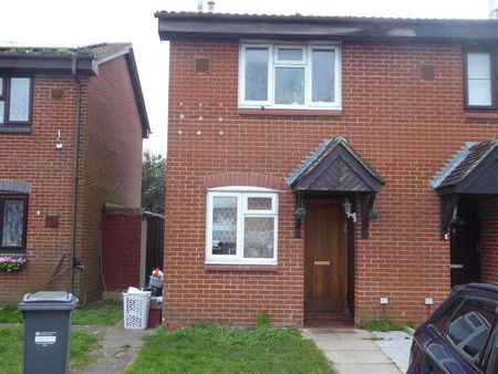 Linslade Close, Hounslow, TW4 - Photo 2