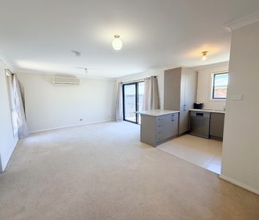 Stylish and Spacious Villa - Photo 2