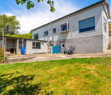 Large Family Home - Photo 3