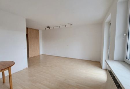 Wunderbare 1 Raum Wohnung mit Loggia in zentraler Lage Mödlings inklusive TG-Stellplatz - Provisionsfrei für Mieter - Photo 2