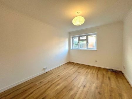 Parsonage Gardens, Enfield EN2 6JP, Property for rent - Photo 3