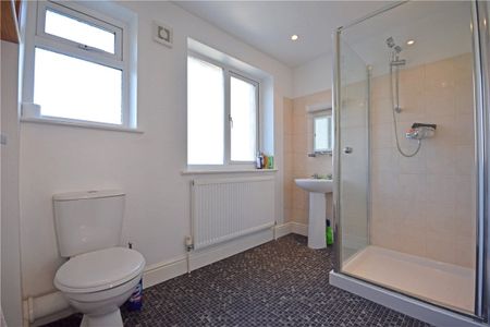 Well presented 1 bedroom house situated just to the east of Cambridge. GCH. Street parking. Furnished. - Photo 5