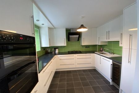 Alderman Close, Beeston, NG9 2RH - Photo 4