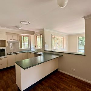 SPACIOUS FAMILY HOME - Photo 2