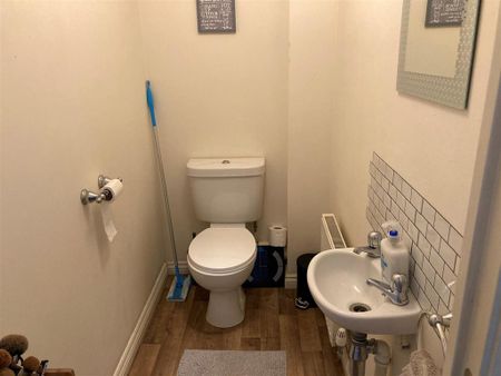 3 bedroom semi-detached house to rent - Photo 5