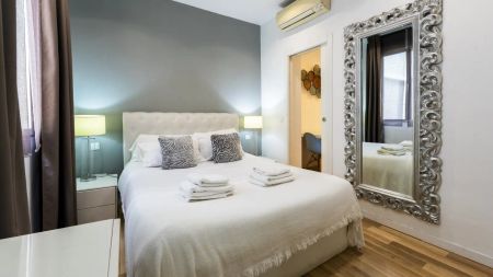 1-bedroom apartment for rent in Sol, Madrid, no pets allowed - Photo 3