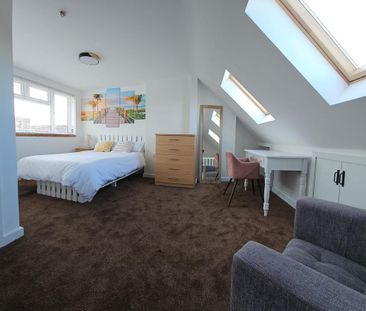 4 bedroom terraced house to rent - Photo 2