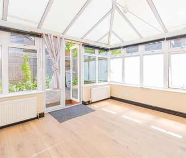 3 bed House - Detached To Let - Photo 4