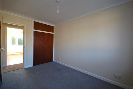 4 bedroom semi-detached house to rent - Photo 2