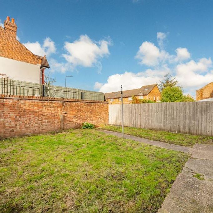 2 bedroom maisonette to rent - Photo 1