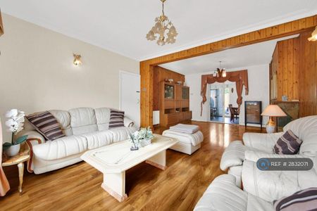 3 bedroom terraced house to rent - Photo 2