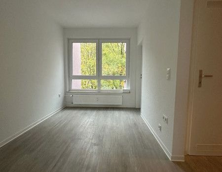 Hübsche 3-Zi.-Whg. mit modernem Bad und Balkon, frei ab sofort - Foto 1