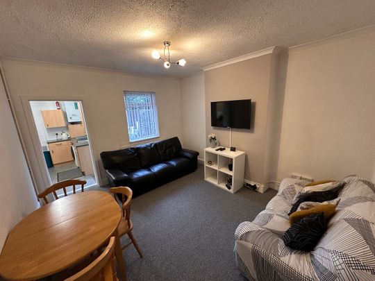 4 bedroom house - Photo 1